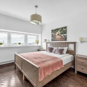 23rd Floor 3br With Views Of Apartment Warsaw